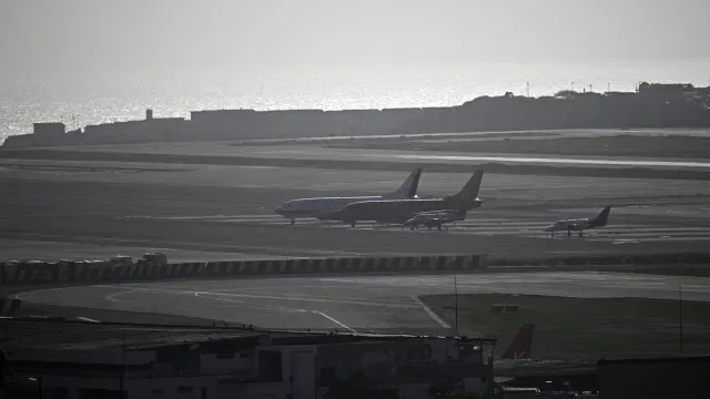 Aeroporto de Caracas retoma operações dois meses após terramoto