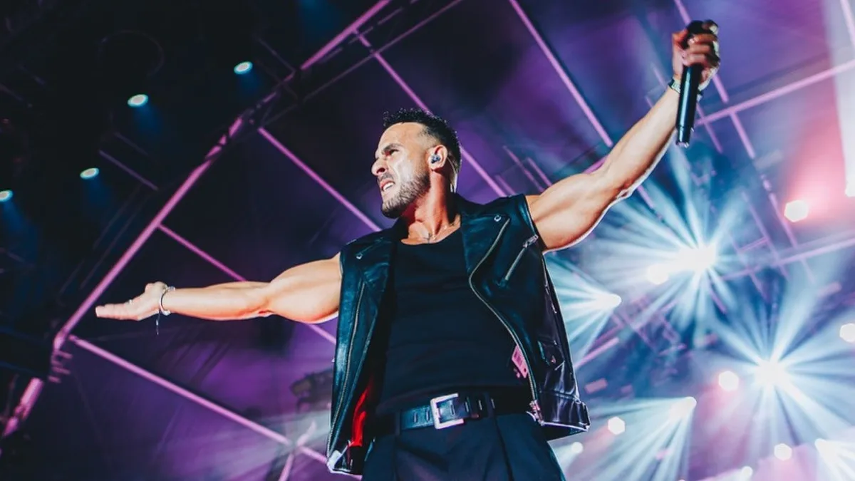 Nininho Vaz Maia foi dono e senhor d’O Sol da Caparica. Entre lágrimas e muita dança, eis o que achámos do concerto