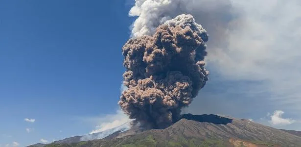 Raio mata turista americano durante trilha no Monte Etna