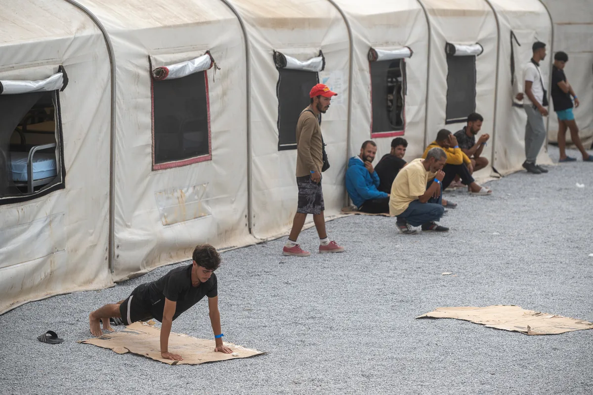 El Gobierno paraliza el contrato de wifi gratis para migrantes de Ceuta