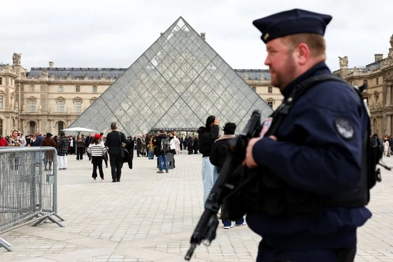 Mazos, hachas y explosivos: alertan sobre el aumento de la violencia en los robos a los museos de Europa