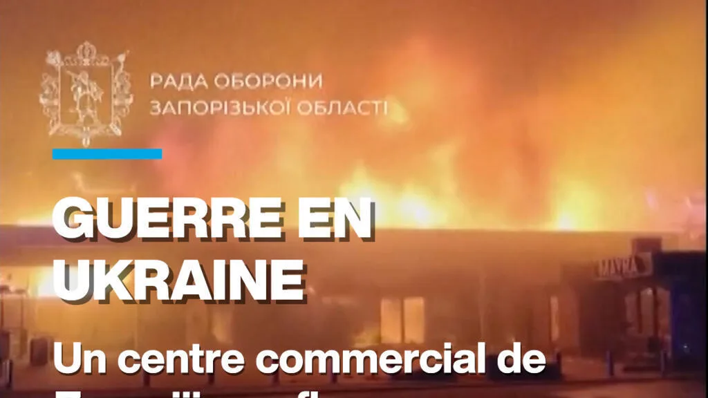Un centre commercial de Zaproijia en flammes après une frappe russe