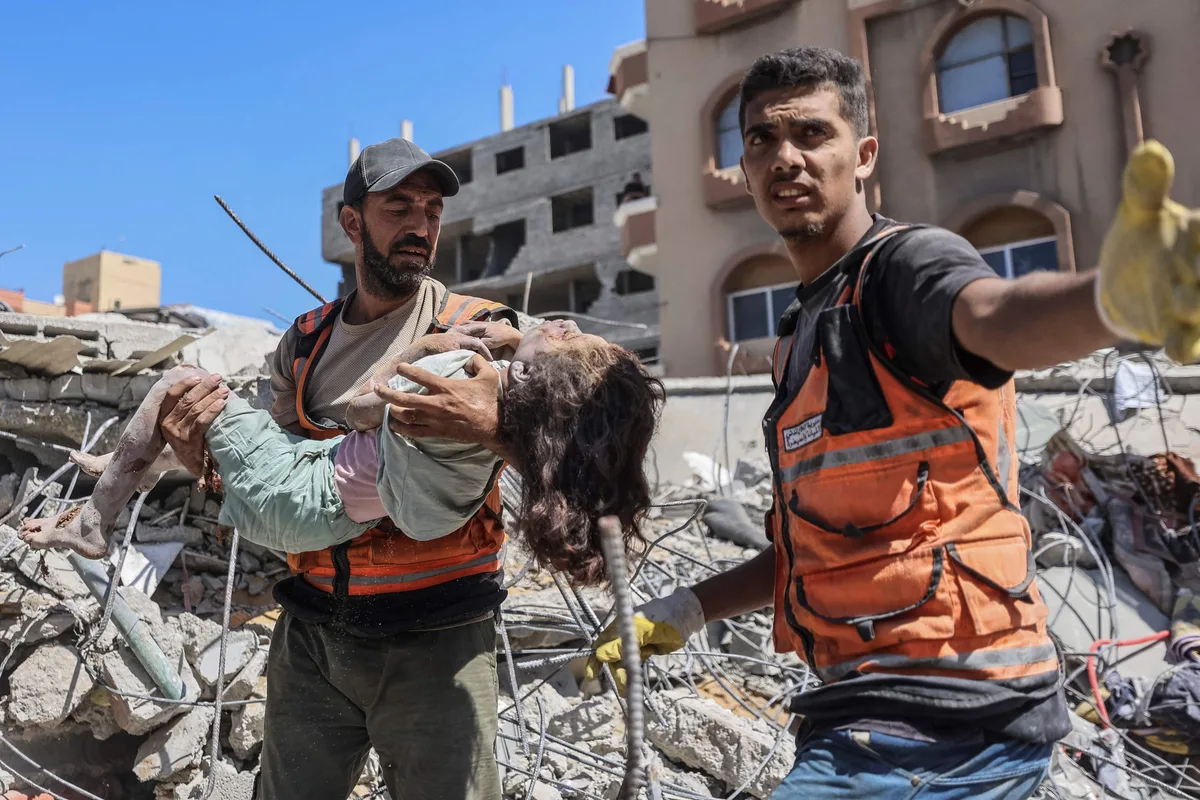 Se derrumbó un edificio en Gaza en medio de la noche: por lo menos 20 muertos