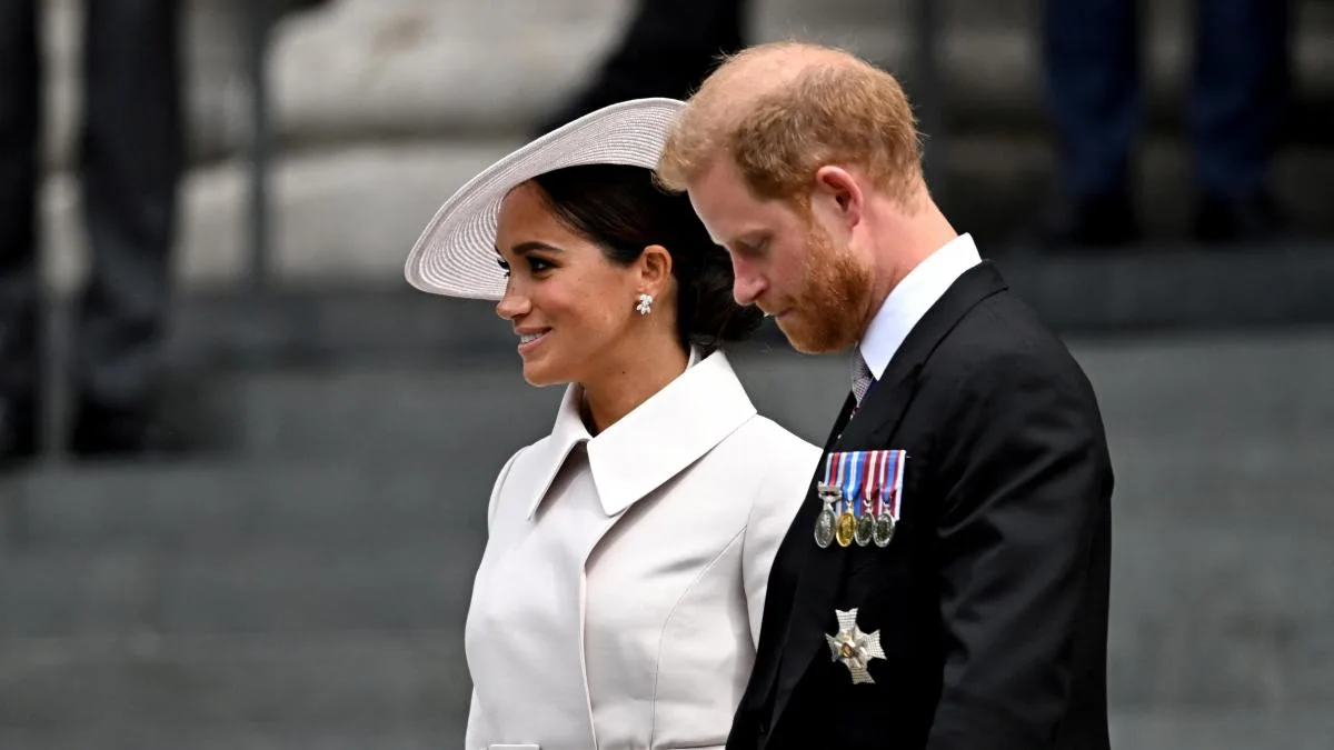 El regreso a Reino Unido del príncipe Harry divide a los británicos