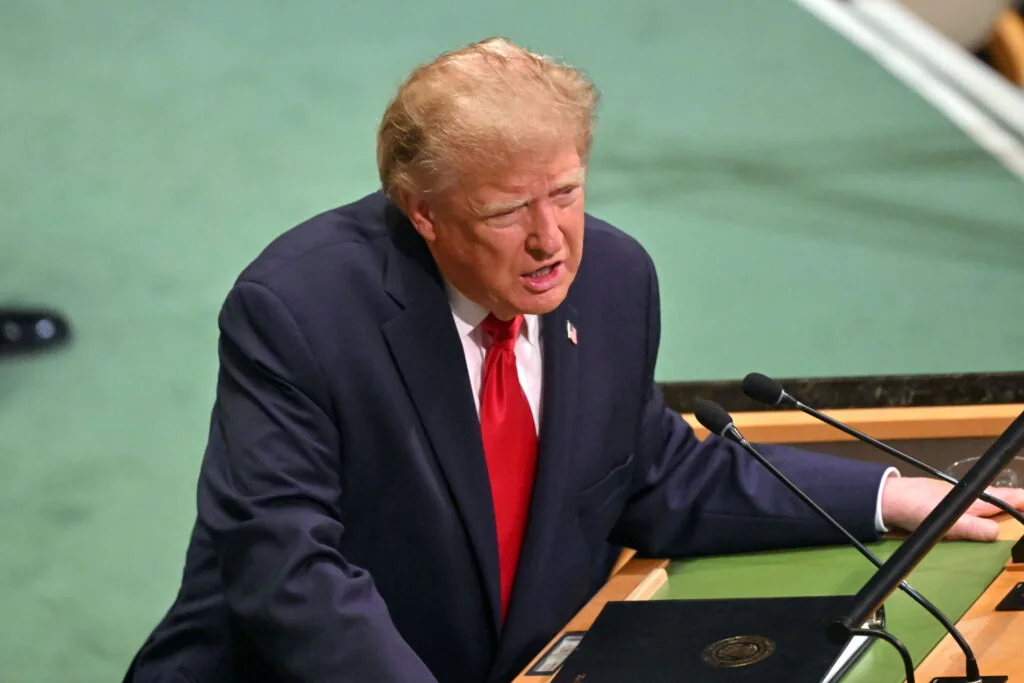 Trump rejeita ligação a problemas de Kiev com rede de satélites Starlink