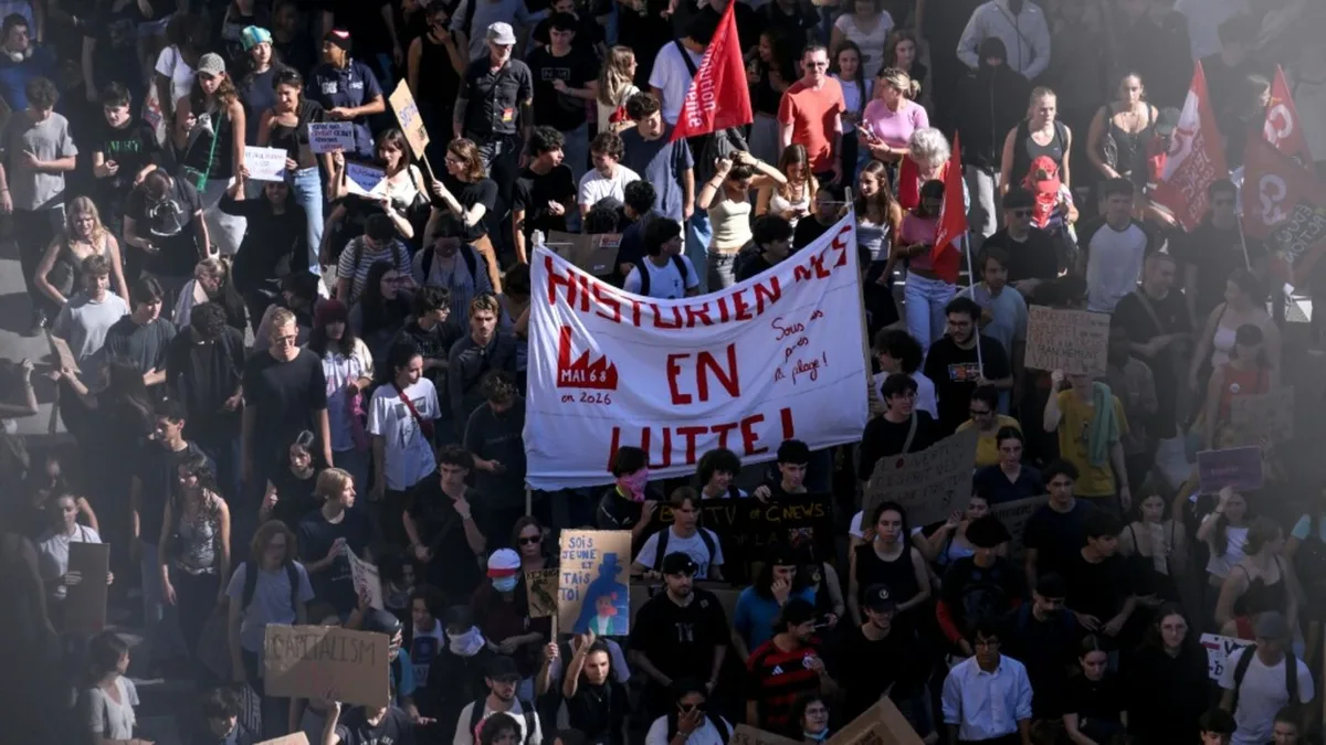 Landesweite Proteste in Frankreich für bessere Bildung und gegen hohe Lebenshaltungskosten