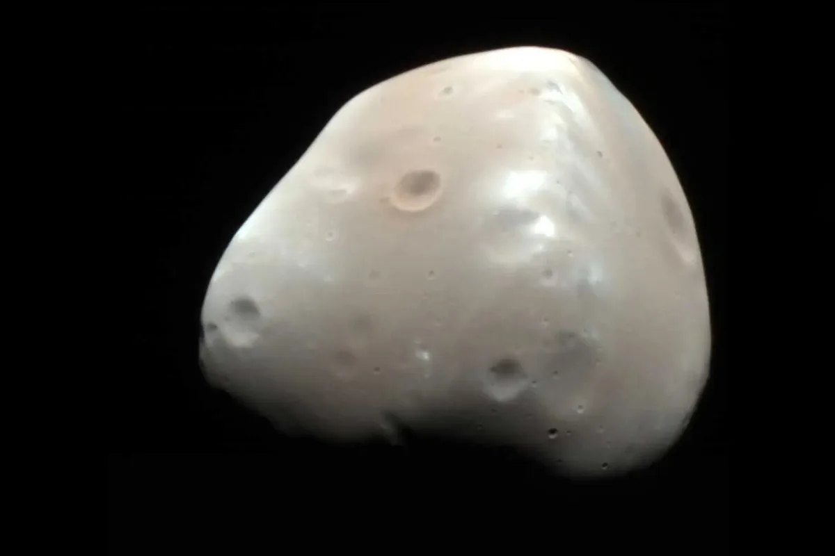 Mars’ Potato-Shaped Moon May Have Gotten Its Youthful Look From a Single Impact