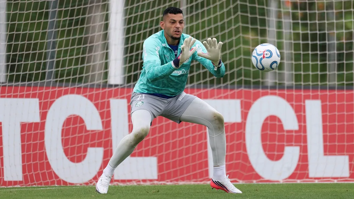 Kaique viaja para se tornar a maior venda de um goleiro do Palmeiras; veja os números