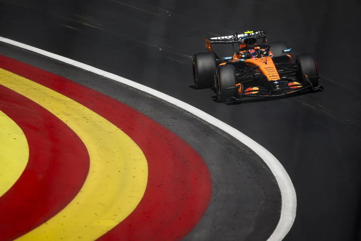 AMP. Lando Norris (McLaren) triunfa con la primera 'pole' en Madring y Sainz y Alonso caen en Q1