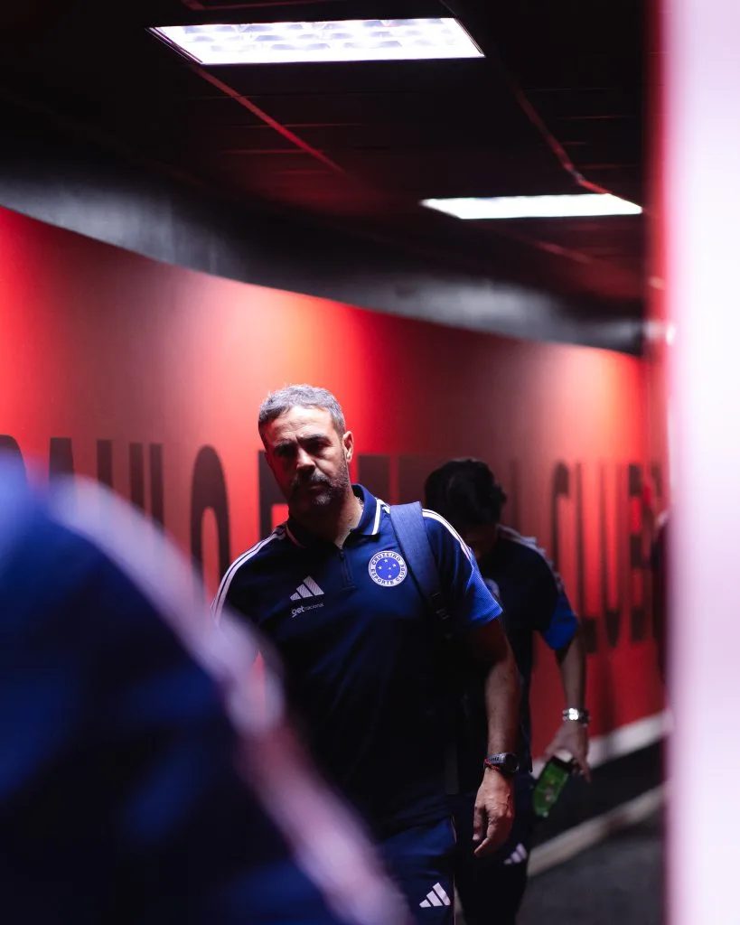 Artur Jorge elogia atuação do Cruzeiro após vitória e mira evolução durante Data Fifa
