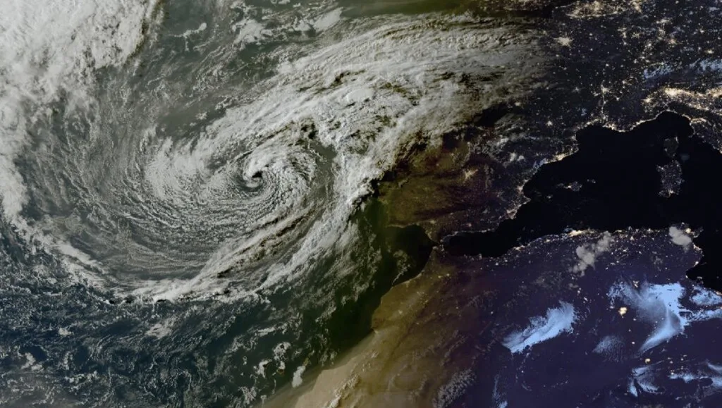 Este fin de semana el Atlántico estaba así: cada vez queda menos para que una tormenta tropical impacte en España