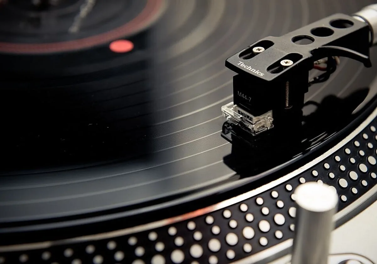 Pensaba que un tocadiscos con Bluetooth era una traición al vinilo pero ahora lo uso a diario