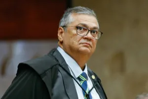 Dino pede investigação sobre reunião entre Mendonça e Vorcaro