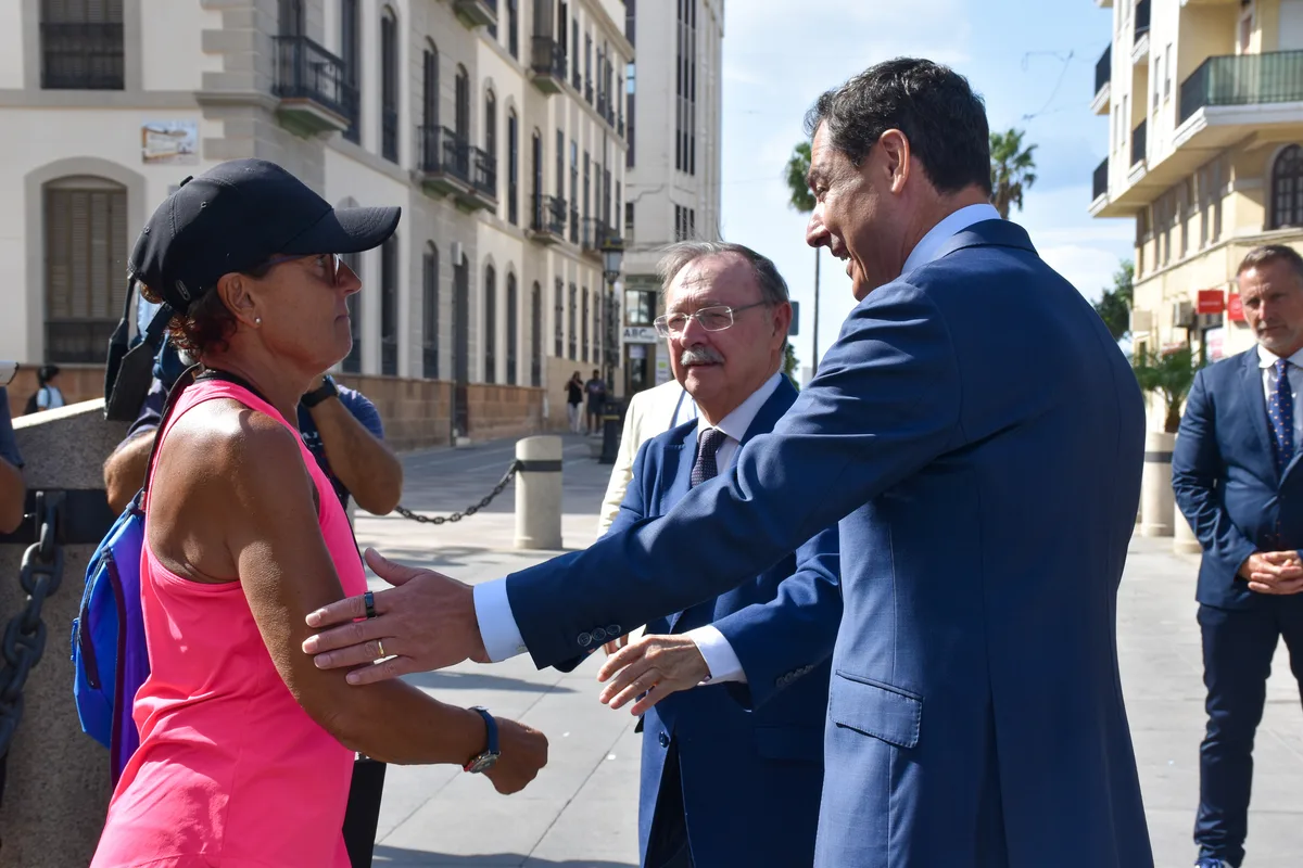 Vivas y Moreno denuncian que el Gobierno "no pone los medios" para expulsar a los inmigrantes de Ceuta: "Al ritmo que van, no saldrán en un año"