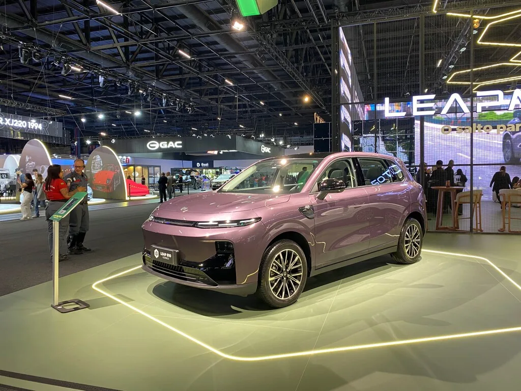 Leapmotor B10 ofrece 990 kilómetros de autonomía en México y la clave está en un motor de gasolina que no mueve las ruedas
