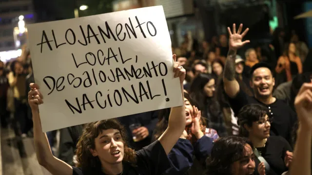Feridos e pedido de demissão no Porto: "Abram casas, não cabeças"