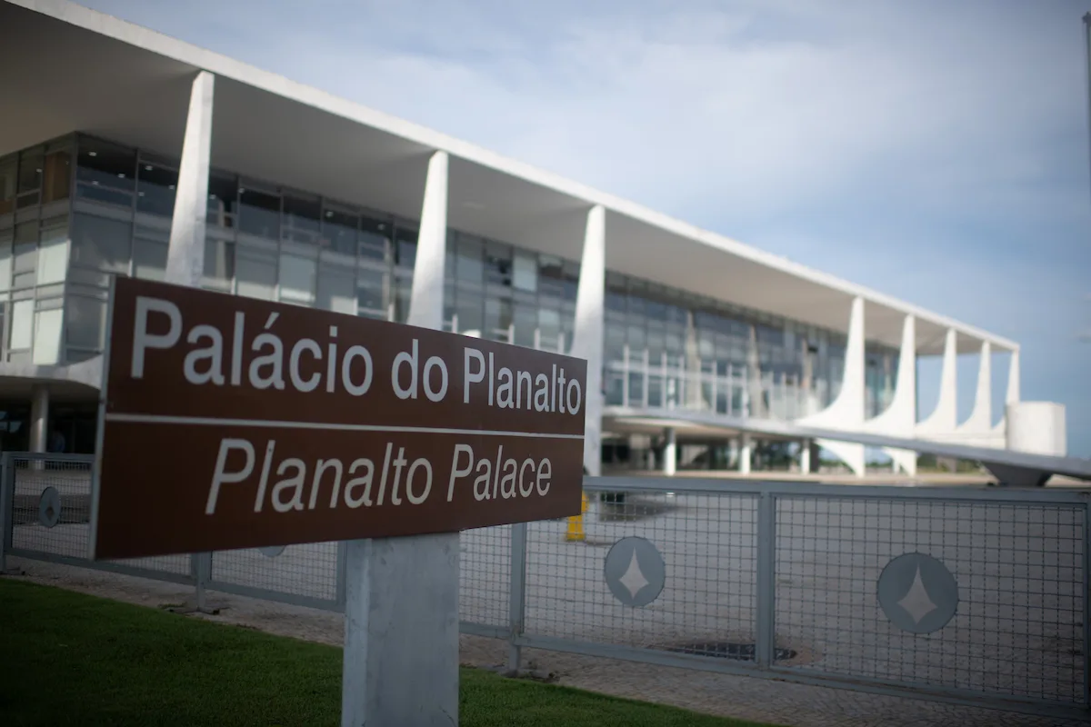 Ministros de Lula celebram avanço do fim da escala 6x1 na CCJ do Senado