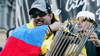 MLB revive las hazañas de Ozzie Guillén, el hombre detrás de dos títulos históricos