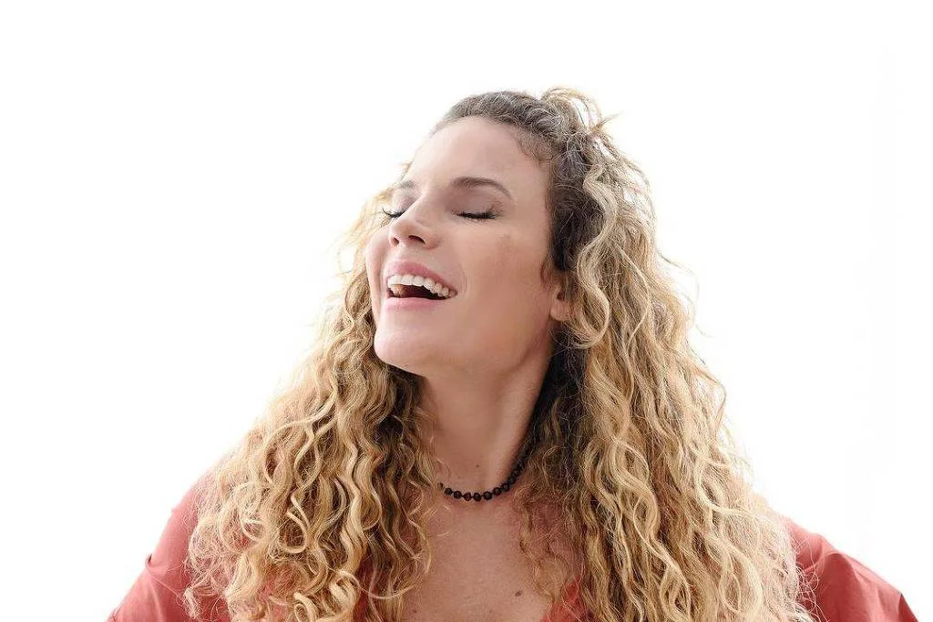 A Fazenda 18: Maíra Charken, atriz e apresentadora é confirmada no reality show