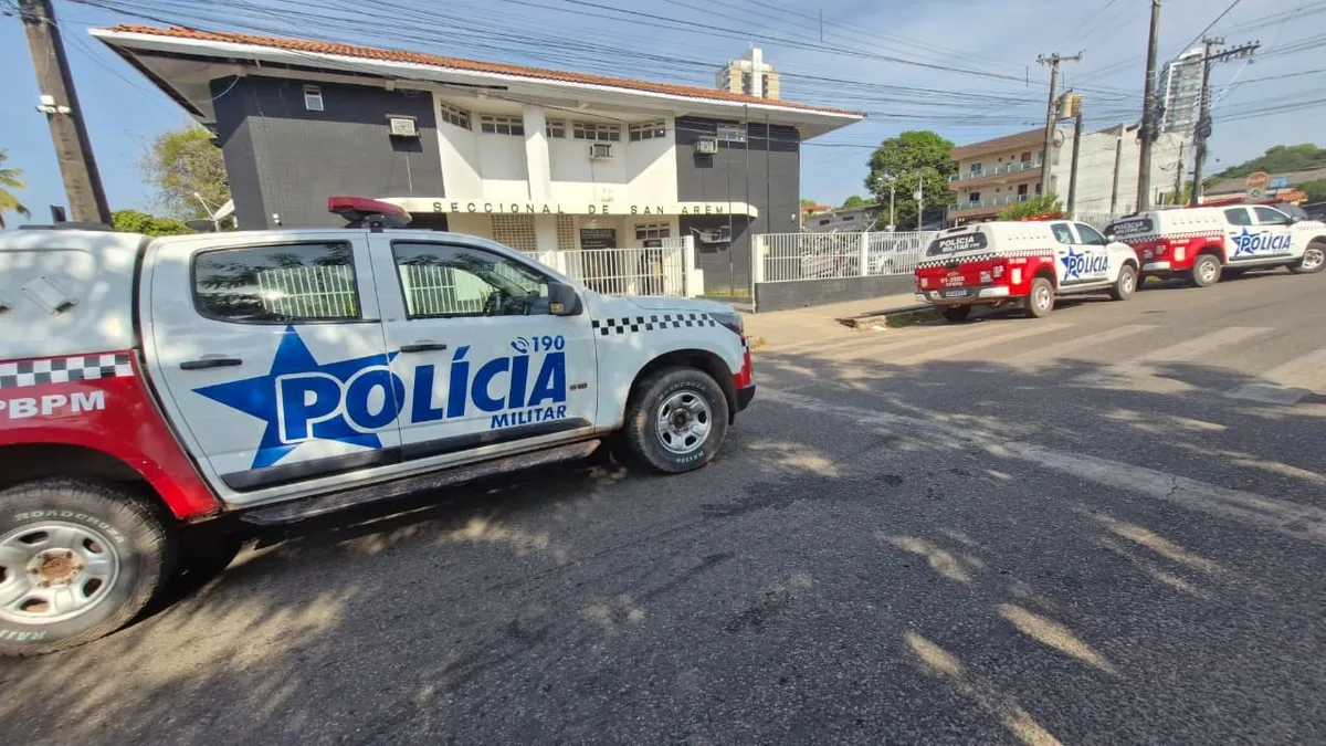 Suspeito de assalto é espancado por moradores e entrega comparsas à polícia em Santarém