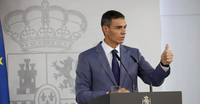 Sáchez arrisca multa por conferência de imprensa na Moncloa
