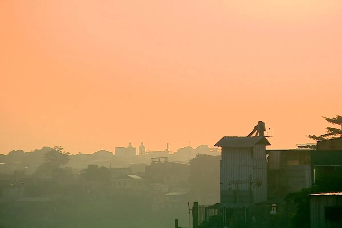 Por que Manaus amanheceu coberta por fumaça? Órgãos apontam queimadas, calor e baixa umidade