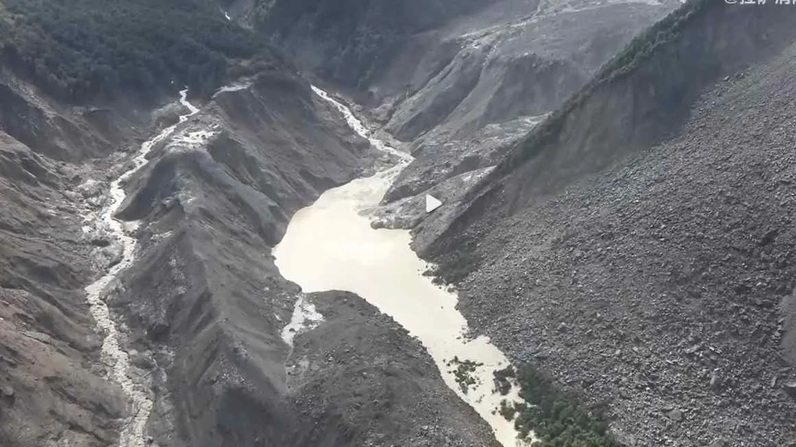 China suspends Nepal rescue efforts as lake overflows