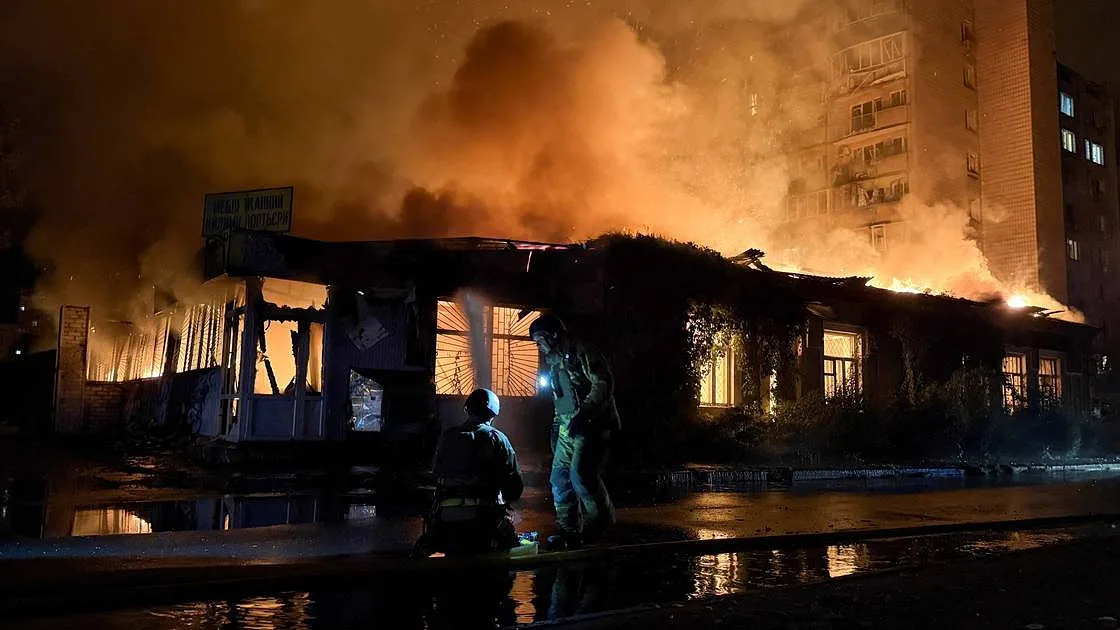 Bombardeamentos russos na região de Kiev causam pelo menos 13 mortos e mais de 30 feridos