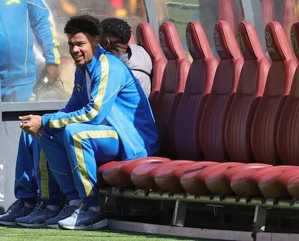 Moloisane makes surprise Chiefs debut as Aubaas replaces Teboho Mokoena for Sundowns