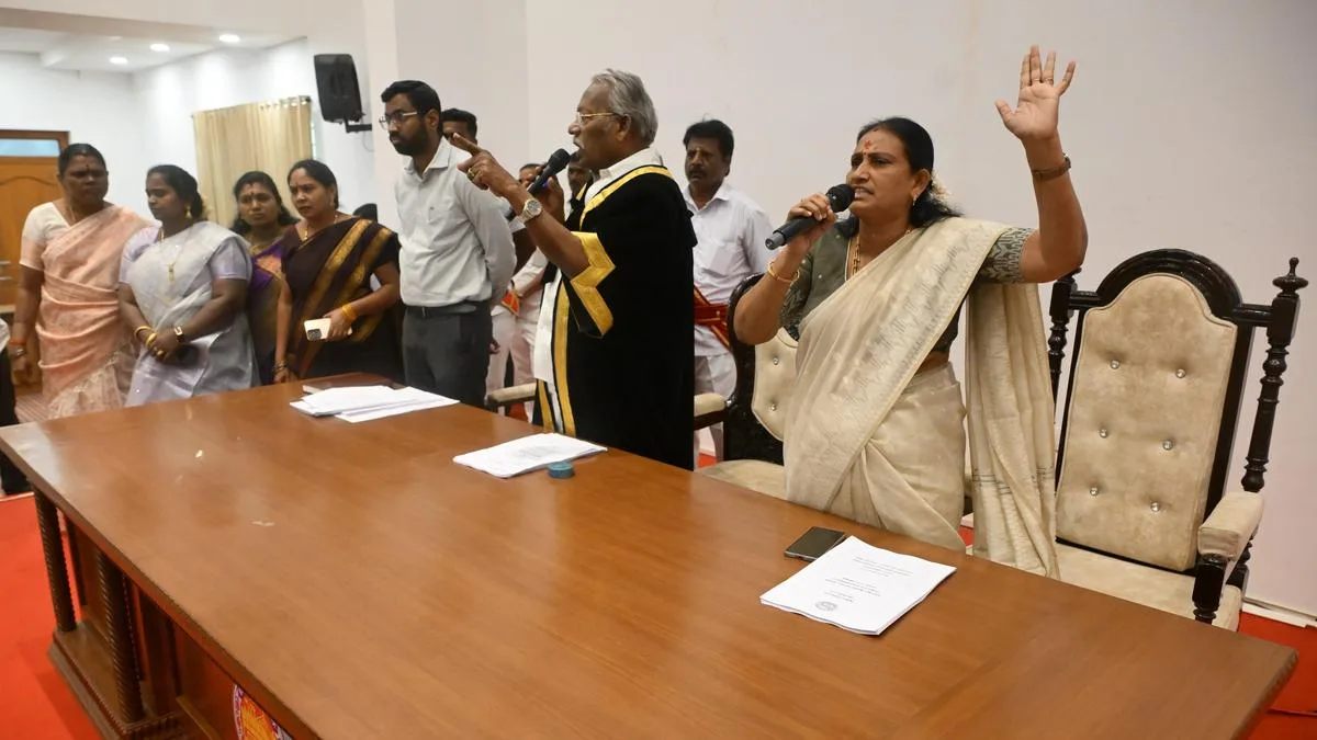 High drama at Salem Corporation council meeting as Mayor and Deputy Mayor clash over chair removal