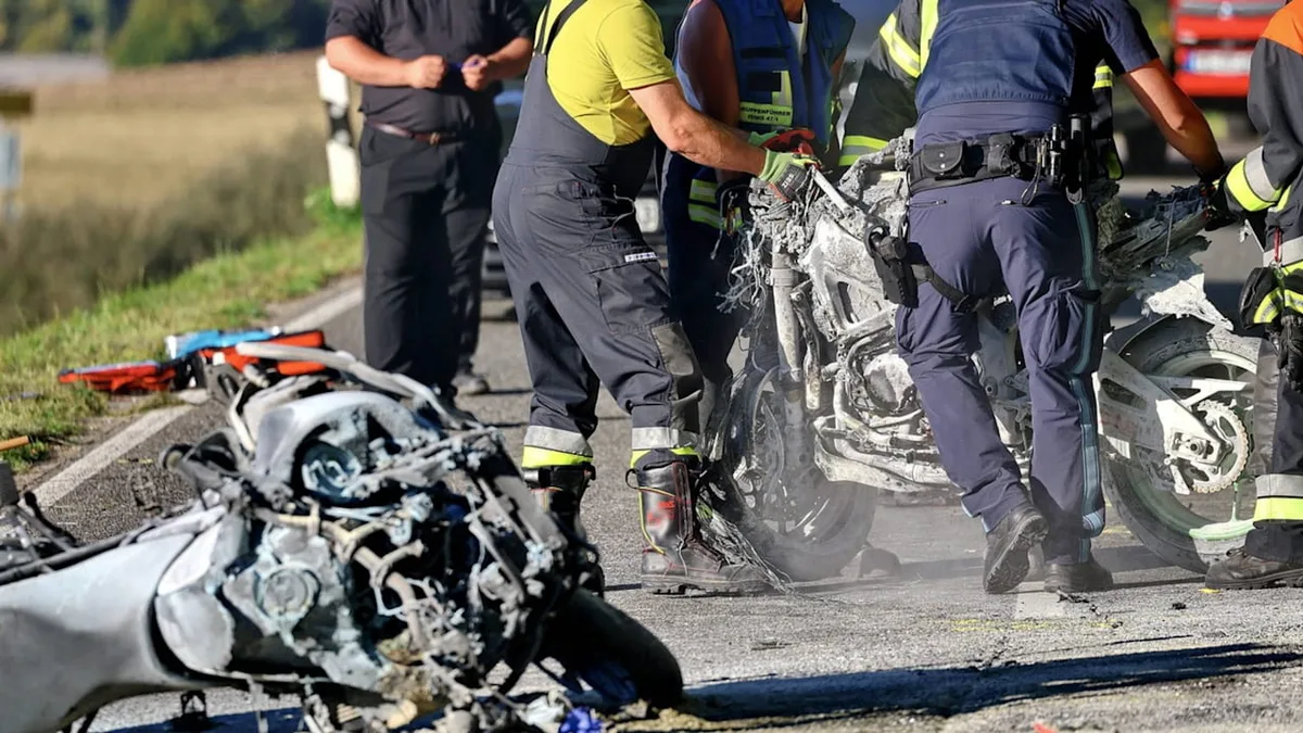 Tödlicher Motorradunfall - Mit Benzin übergossen! Biker verbrennt bei Crash