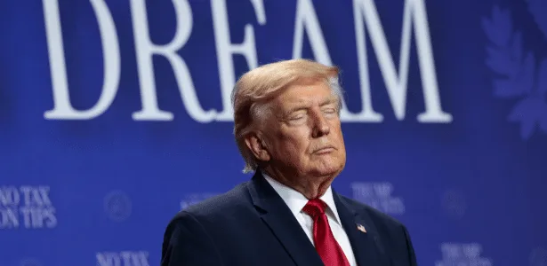 Caças interceptam avião que invadiu área restrita durante voo de Trump
