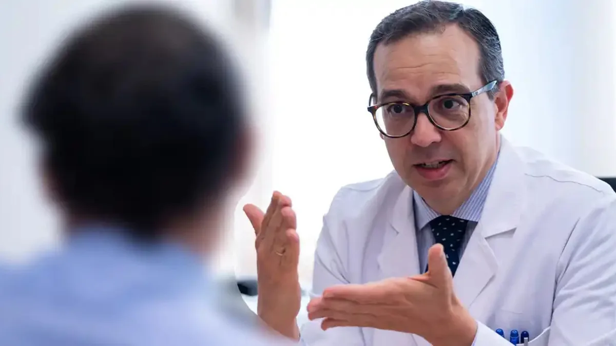 El neurólogo que ya receta en España el fármaco que ralentiza el alzhéimer: “No todos pueden acceder por el elevado coste que supone”