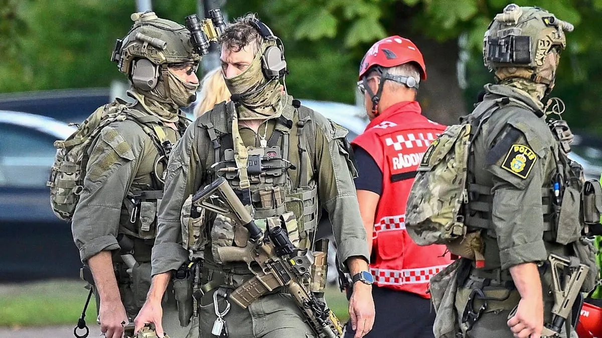 „Ganzer Arm war voller Blut“ – mindestens ein Toter nach Schwert-Attacke an Schule
