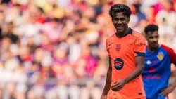 VÍDEO: Yamal marca e assiste na goleada do Barcelona frente ao Basileia
