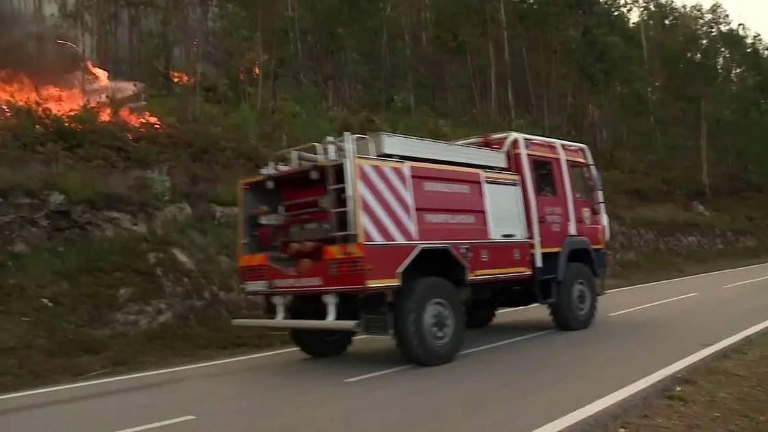 "Conseguimos dominar ao pé das casas, é o mais importante": combate às chamas no distrito de Coimbra, Sabouga na linha de fogo