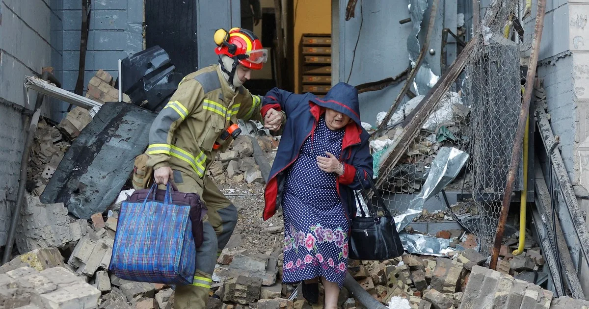 Rusia lanzó un ataque masivo nocturno contra Kiev: al menos 16 muertos y 39 heridos