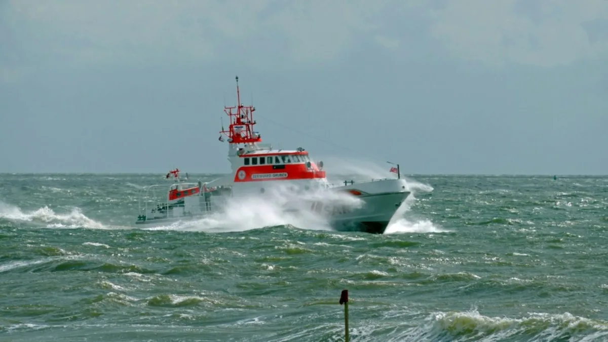 Segeljacht kentert vor Büsum: Drei Schiffbrüchige aus Nordsee gerettet