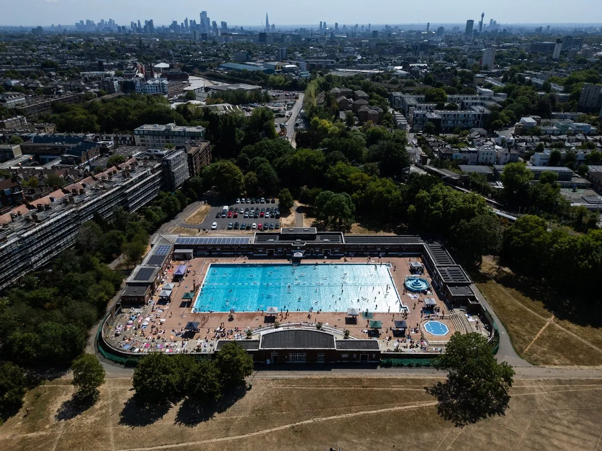 London lidos chaos as brawls force increase in security during heatwaves