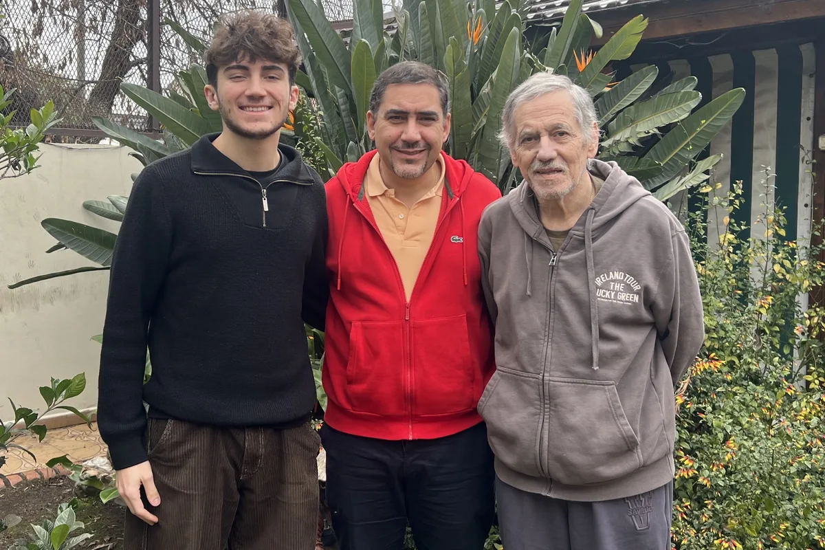 Tiene 21 años, encontró el programa que hace 40 años creó su abuelo y mejoró su padre, y lo reconstruyó para que siga en uso