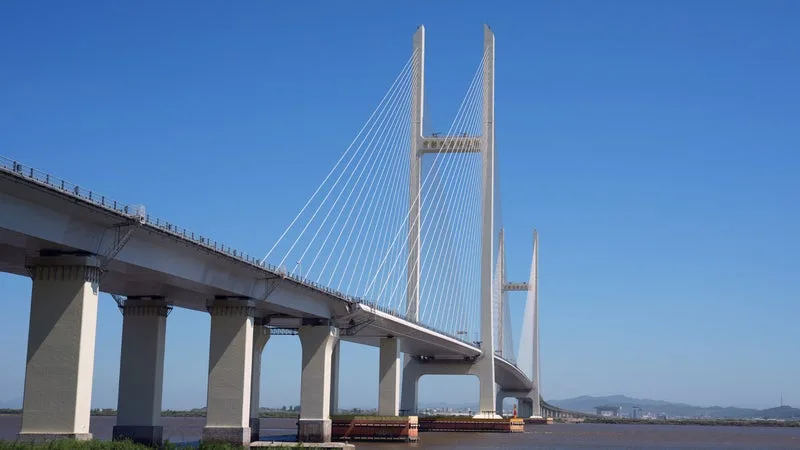 Pyongyang s'ouvre (un peu) plus au monde: achevé depuis plus de 10 ans, le nouveau pont entre la Chine et la Corée du Nord a été officiellement ouvert à la circulation