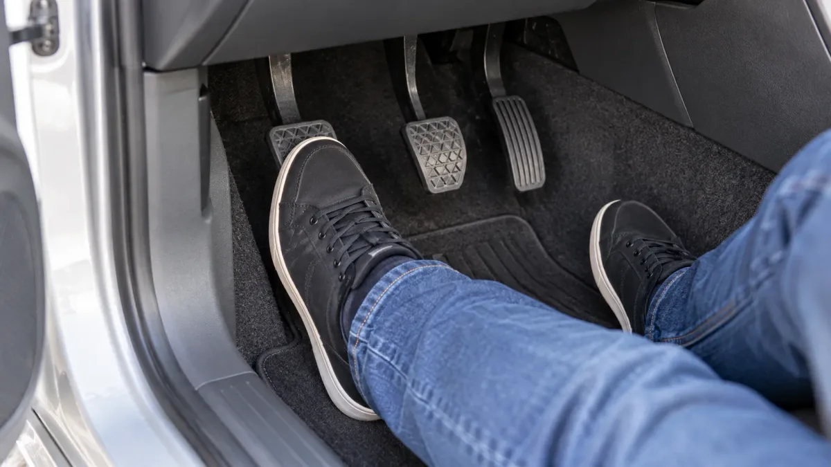 Como verificar cabo, sistema hidráulico e regulagem antes de condenar a embreagem do seu carro