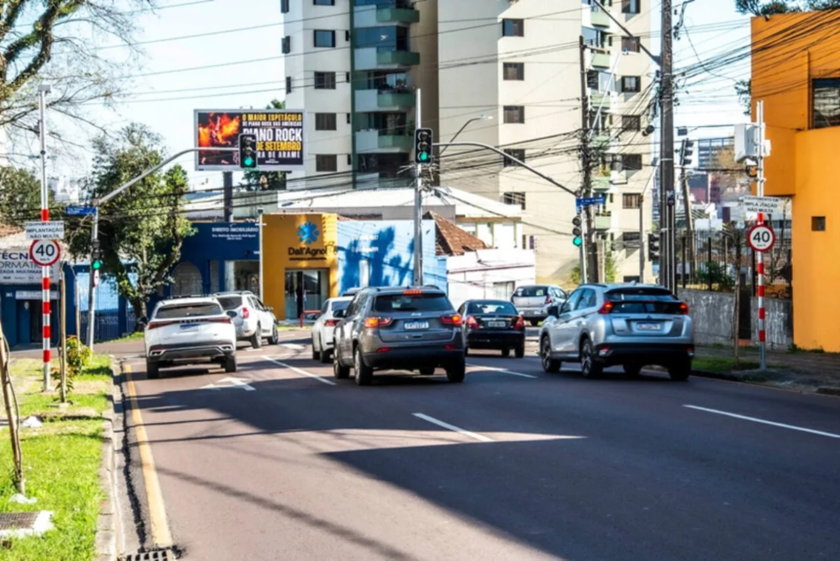 Novo radar de velocidade é instalado em rua de Curitiba