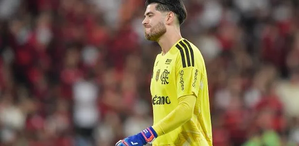 Mauro Cezar: Rossi só pega pênalti no Flamengo; está em péssima fase