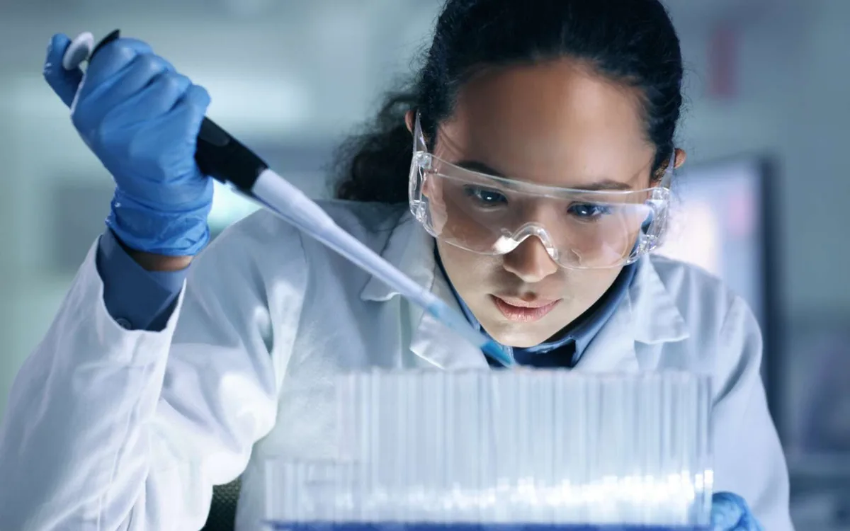 19 % seulement : cette étude révèle pourquoi les femmes peinent encore à atteindre les sommets de la science