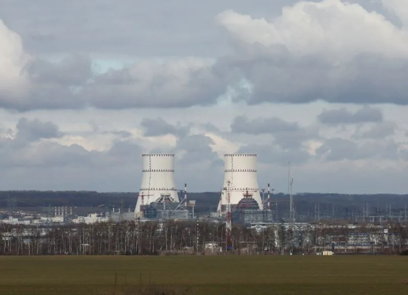 Un dron impactó contra la torre de refrigeración de la central nuclear rusa de Kursk