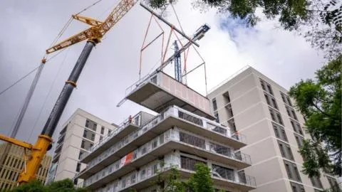 En Cataluña se construyen casi el doble de viviendas protegidas que en Madrid y siete veces más que en Andalucía en 2026