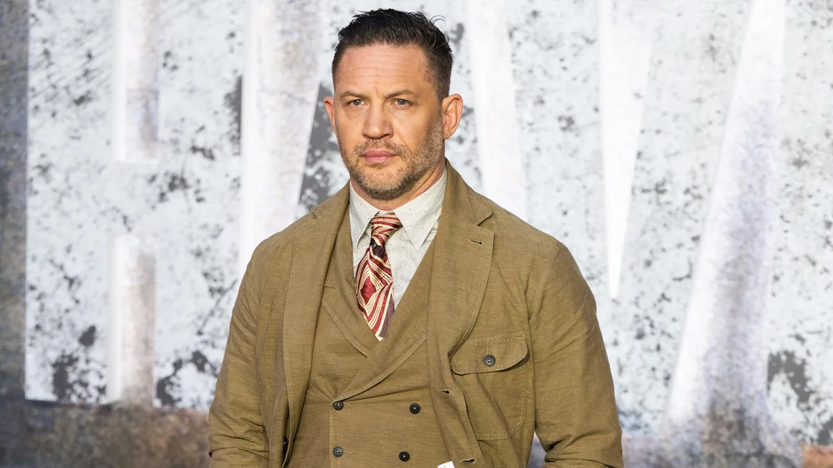 Tom Hardy se fait un tatouage 100 % français dans un salon du Vaucluse