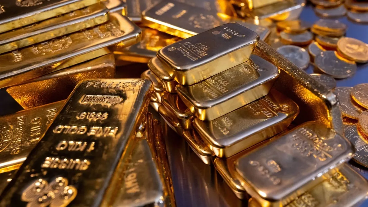 Amid global risks, younger investors favour tangible bars as paper gold loses shine
