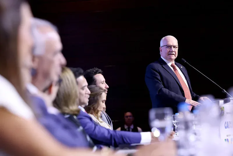 Fachin está certo: é preciso preservar o STF e garantir a realização das eleições, afirma professor da USP